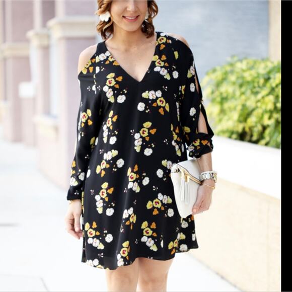 Women's ZARA Bow Peekaboo Lace Up Sleeve Black Floral Mini Dress XS Fall - Picture 1 of 7